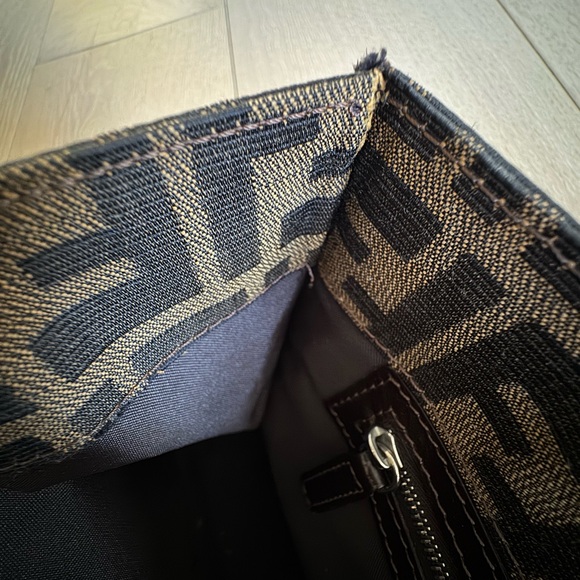 Fendi  Bag. 100% Authentic. Dustbag incl. In good used (vintage) condition. - Picture 11 of 14